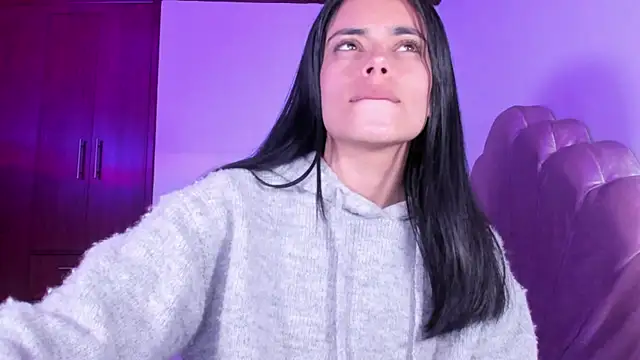 BellaSun  online show from October 3, 2025, 5:20 am