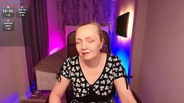 Snapshot of Karen_Villis chatting on October 8, 2025, 12:07 pm Karen Villis online show from October 8, 2025, 12:07 pm