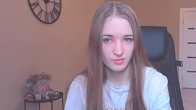 KateKayer online show from October 7, 2025, 8:37 am