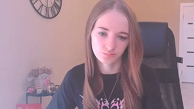 KateKayer online show from September 18, 2025, 8:39 am