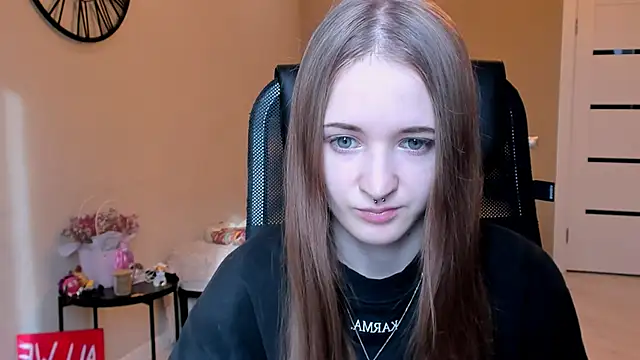 KateKayer online show from November 4, 2025, 10:52 am