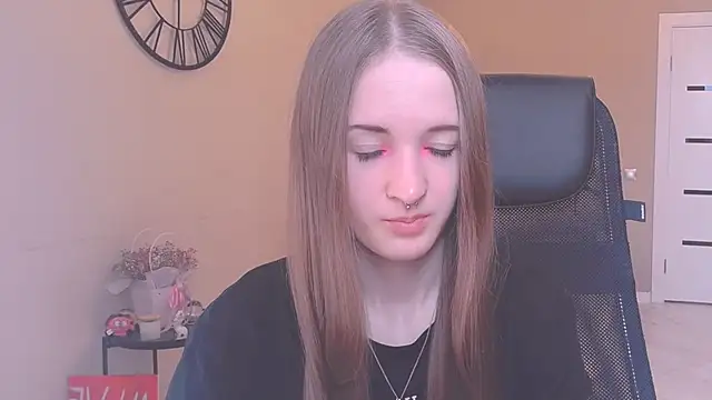 KateKayer online show from October 3, 2025, 9:00 am