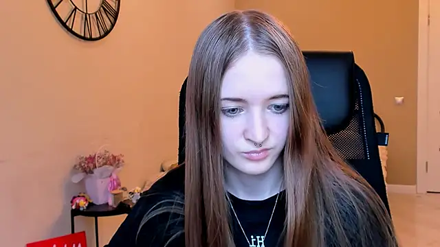 KateKayer online show from October 27, 2025, 10:49 am