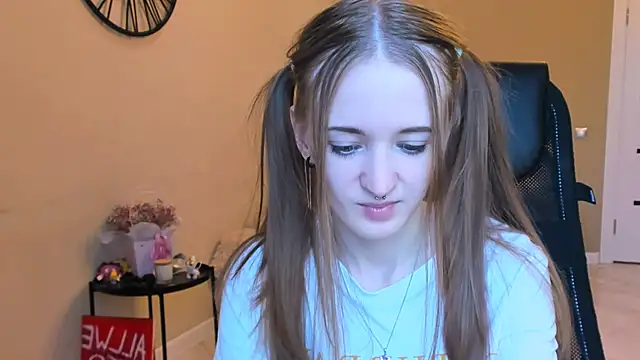 KateKayer online show from October 18, 2025, 9:44 am