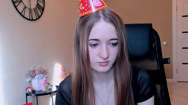 KateKayer online show from October 28, 2025, 11:20 am