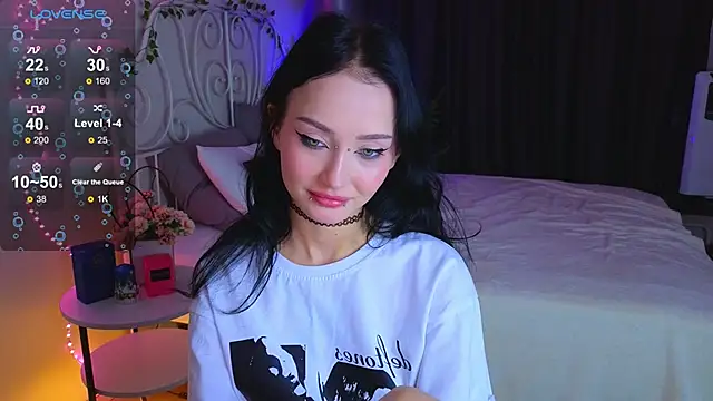  holly berry  online show from September 25, 2025, 1:33 am