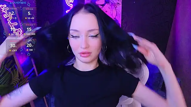  holly berry  online show from October 21, 2025, 1:49 am