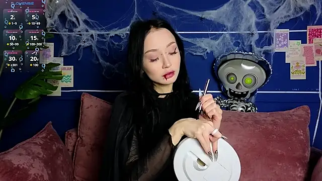  holly berry  online show from October 31, 2025, 1:46 am