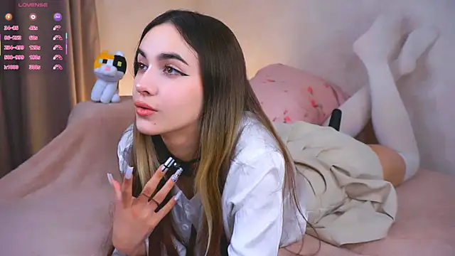 Snapshot of CupSizeGirl chatting on October 19, 2025, 4:32 pm CupSizeGirl online show from October 19, 2025, 4:32 pm