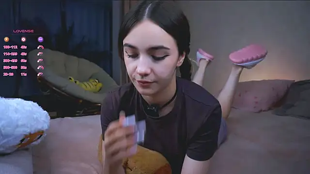 Snapshot of CupSizeGirl chatting on September 21, 2025, 4:34 pm CupSizeGirl online show from September 21, 2025, 4:34 pm