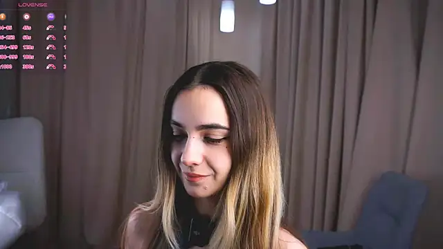 Snapshot of CupSizeGirl chatting on October 1, 2025, 4:11 pm CupSizeGirl online show from October 1, 2025, 4:11 pm