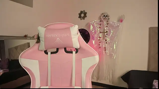 Paprika  online show from October 28, 2025, 6:18 pm