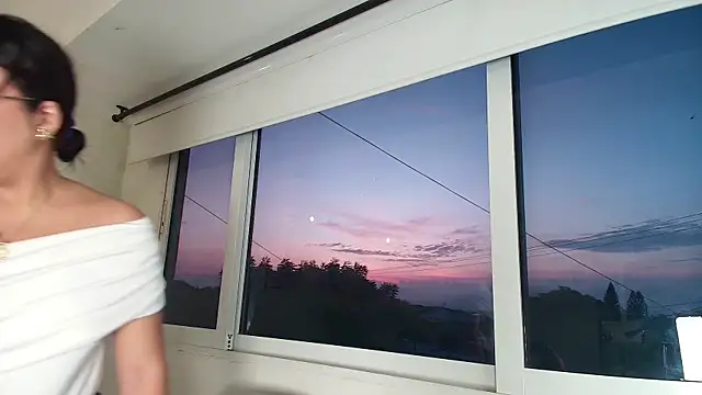  Victoria Collins online show from November 15, 2025, 10:52 am