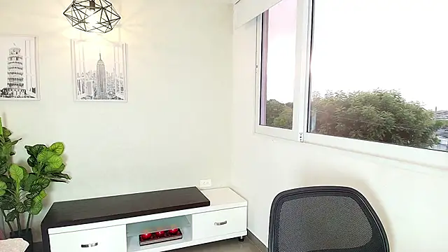  Victoria Collins online show from September 17, 2025, 11:23 am