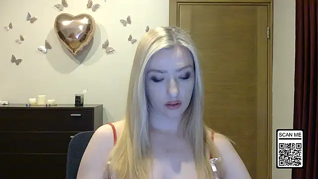 Snapshot of Wild_Silk_Desire chatting on April 22, 2026, 5:42 pm Wild Silk Desire online show from April 22, 2026, 5:42 pm