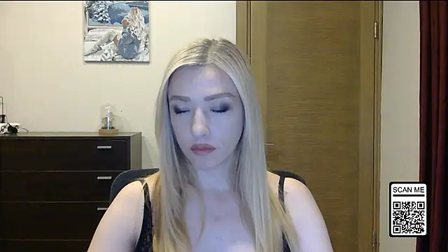 Snapshot of Wild_Silk_Desire chatting on October 28, 2025, 2:16 pm Wild Silk Desire online show from October 28, 2025, 2:16 pm