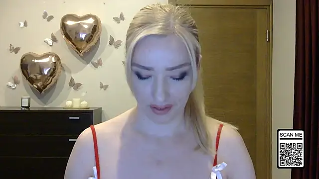Snapshot of Wild_Silk_Desire chatting on May 15, 2026, 5:44 pm Wild Silk Desire online show from May 15, 2026, 5:44 pm