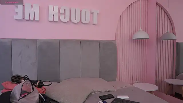 Susan wall online show from April 1, 2026, 1:12 pm