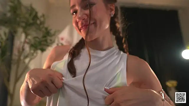 Myliss  online show from October 12, 2025, 4:52 pm