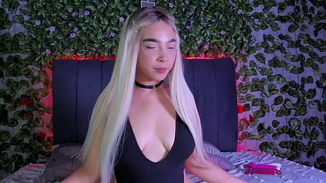 Snapshot of evelin_33 chatting on October 7, 2025, 10:55 pm evelin 33 online show from October 7, 2025, 10:55 pm