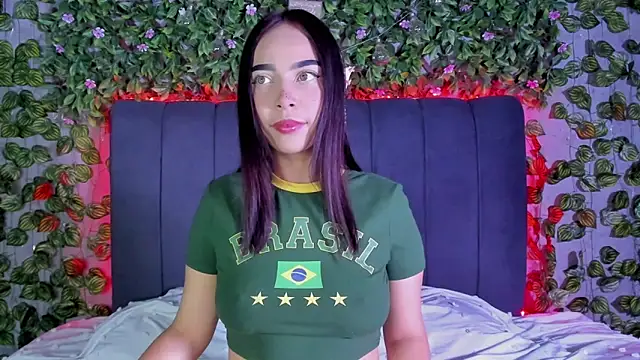 Snapshot of evelin_33 chatting on October 21, 2025, 12:43 am evelin 33 online show from October 21, 2025, 12:43 am