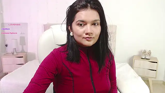 Snapshot of mia_traveluxe chatting on October 18, 2025, 12:12 am mia traveluxe online show from October 18, 2025, 12:12 am