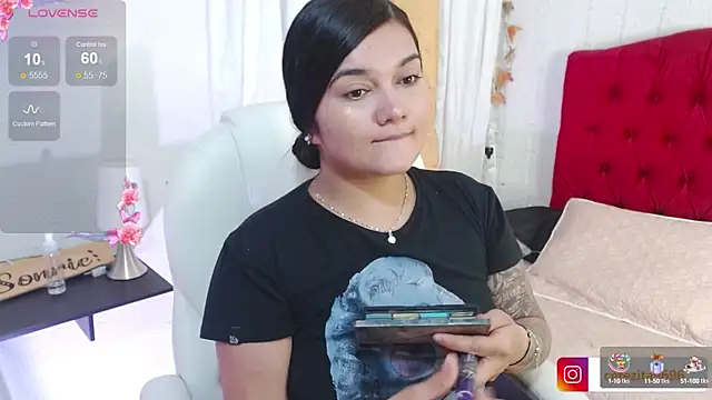 Snapshot of mia_traveluxe chatting on September 24, 2025, 1:46 am mia traveluxe online show from September 24, 2025, 1:46 am