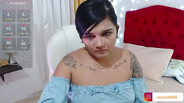 Snapshot of mia_traveluxe chatting on September 11, 2025, 2:00 am mia traveluxe online show from September 11, 2025, 2:00 am