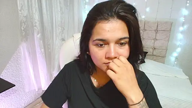 Snapshot of mia_traveluxe chatting on September 26, 2025, 2:18 am mia traveluxe online show from September 26, 2025, 2:18 am