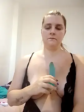 Snapshot of JessicaItalia chatting on October 6, 2025, 8:59 am JessicaItalia online show from October 6, 2025, 8:59 am