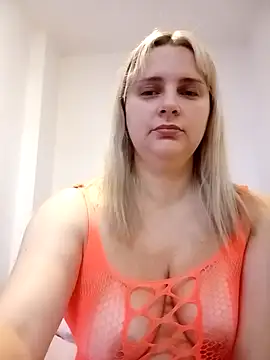 Snapshot of JessicaItalia chatting on October 18, 2025, 9:22 am JessicaItalia online show from October 18, 2025, 9:22 am