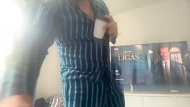 CloudyMuscleBeefy online show from April 17, 2026, 11:57 am