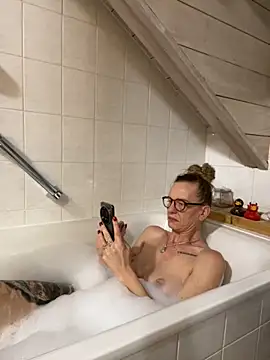 Snapshot of LucyLingerie78 chatting on November 9, 2025, 7:18 pm LucyLingerie78 online show from November 9, 2025, 7:18 pm