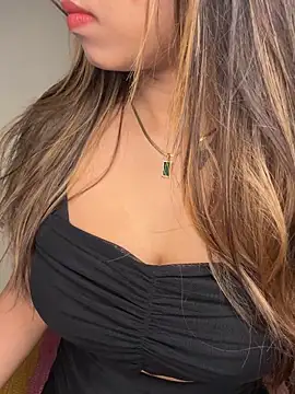 Scarlett 1819 online show from April 7, 2026, 6:43 pm