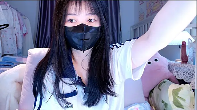 love-uiui online show from November 1, 2025, 2:55 pm