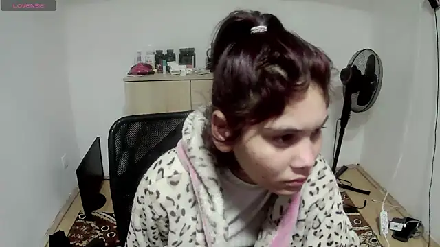 Snapshot of MalloryMyers chatting on October 1, 2025, 8:24 pm MalloryMyers online show from October 1, 2025, 8:24 pm