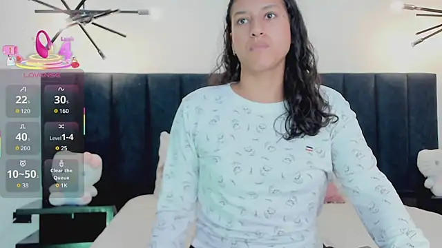 Snapshot of niia7 chatting on October 3, 2025, 7:37 pm niia7 online show from October 3, 2025, 7:37 pm