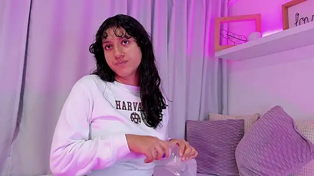 niia7 online show from February 2, 2026, 7:46 pm