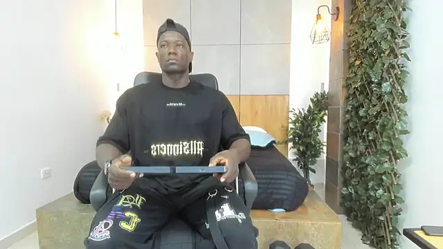 Snapshot of MarcusBlack_ chatting on September 29, 2025, 1:17 pm MarcusBlack  online show from September 29, 2025, 1:17 pm