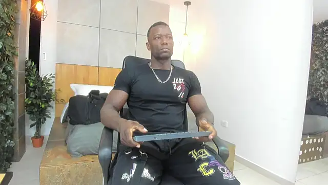 Snapshot of MarcusBlack_ chatting on September 12, 2025, 9:31 am MarcusBlack  online show from September 12, 2025, 9:31 am