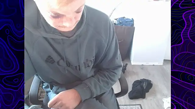 lustylyndon online show from September 27, 2025, 4:46 pm