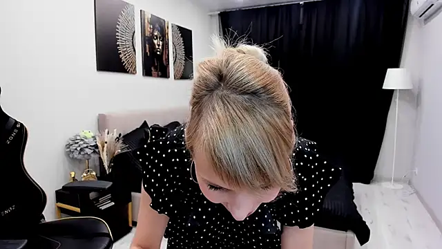 Snapshot of LindaSandy_1 chatting on October 22, 2025, 9:09 am LindaSandy 1 online show from October 22, 2025, 9:09 am