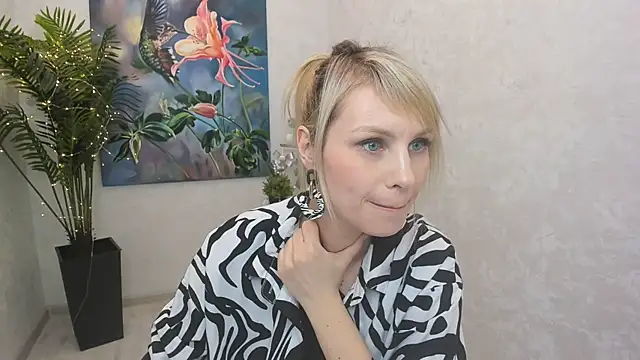 LindaSandy 1 online show from January 13, 2026, 8:07 am