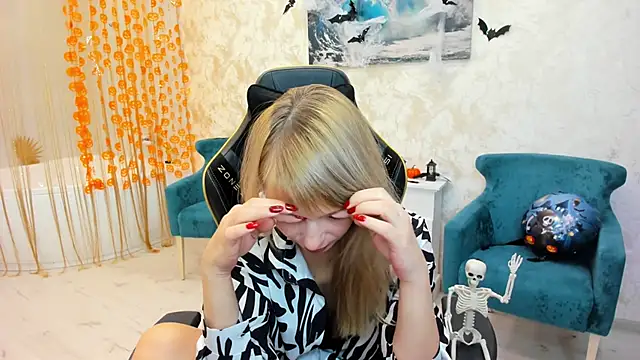 Snapshot of LindaSandy_1 chatting on October 26, 2025, 9:10 am LindaSandy 1 online show from October 26, 2025, 9:10 am