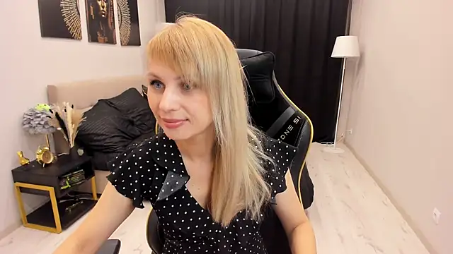 Snapshot of LindaSandy_1 chatting on September 22, 2025, 6:08 am LindaSandy 1 online show from September 22, 2025, 6:08 am