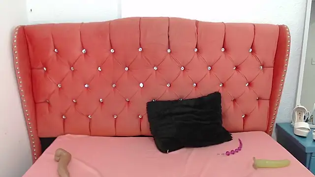 Snapshot of Giselslut_ chatting on September 30, 2025, 12:38 am Giselslut online show from September 30, 2025, 12:38 am