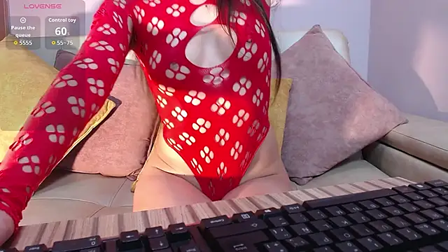 alesiamoore online show from September 29, 2025, 2:12 pm