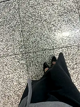 xiaoyuan01 online show from November 4, 2025, 3:43 am