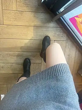 xiaoyuan01 online show from December 18, 2025, 2:49 am