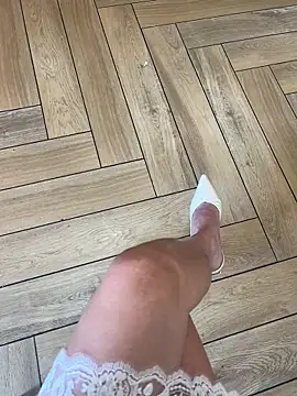 xiaoyuan01 online show from April 18, 2026, 4:04 am